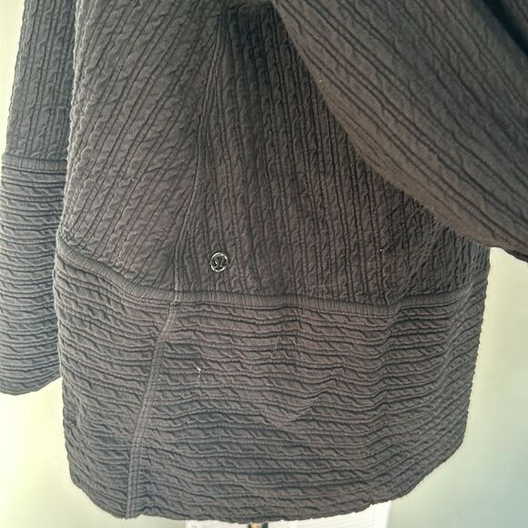 Lululemon retreat yourself pullover in Black S/M - Picture 3 of 3